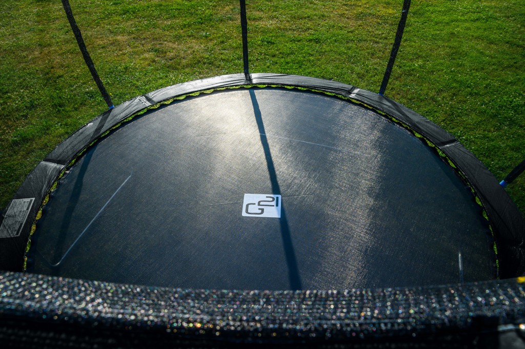 Trampolína G21 SpaceJump, 366 cm, čierna, s ochrannou sieťou + schodíky zadarmo